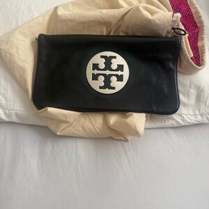 TORY BURCH ~BLACK LEATHER~CROSSBODY GOLD CHAIN LINK STRAP~